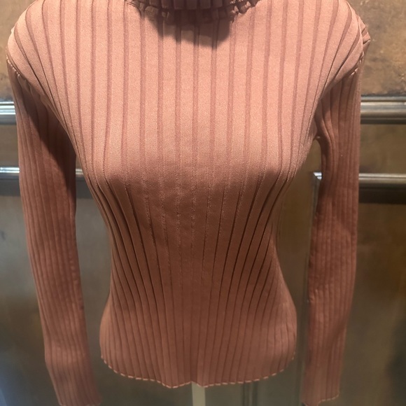 PRE-OWNED SIZE S will fit a medium Brown Ribbed Turtleneck Sweater - Picture 5 of 10